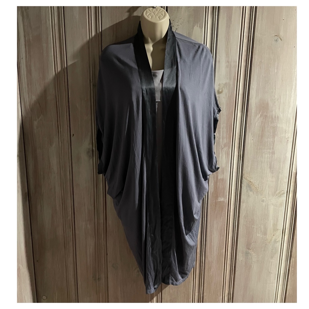 Fleur’t Sleeveless Cape Long Wrap